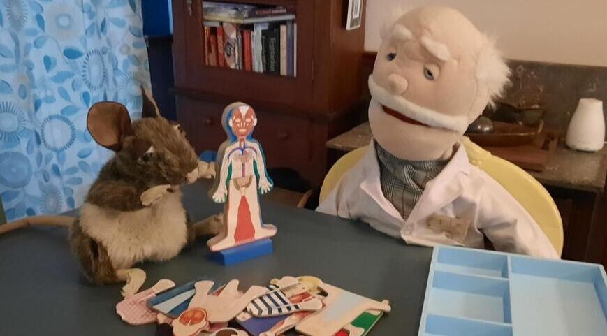 Boomer and Dr. Fizz learning about the human body.e